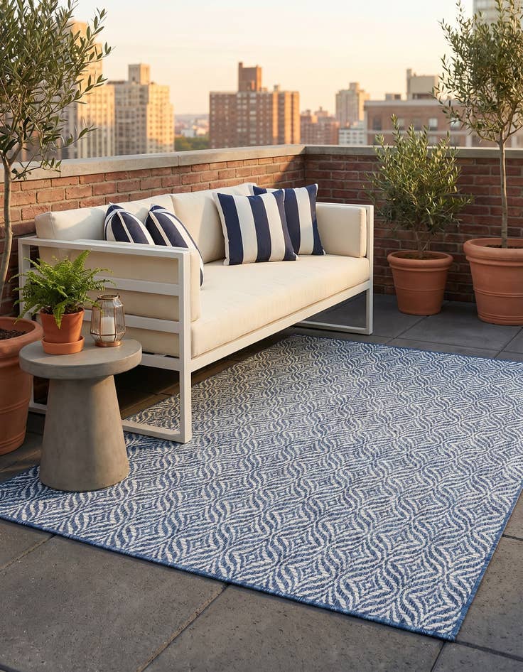 Detail image of 4' x 6' Easy-Clean Lattice Indoor / Outdoor Rug