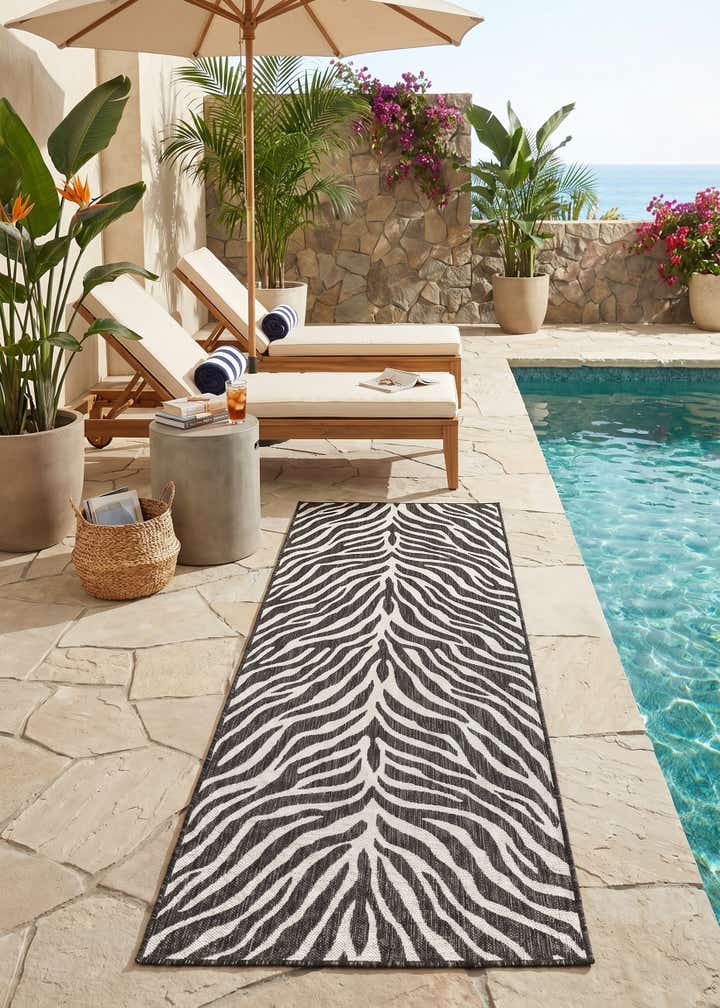 2' 7 x 10' Easy-Clean Safari Indoor / Outdoor Runner Rug