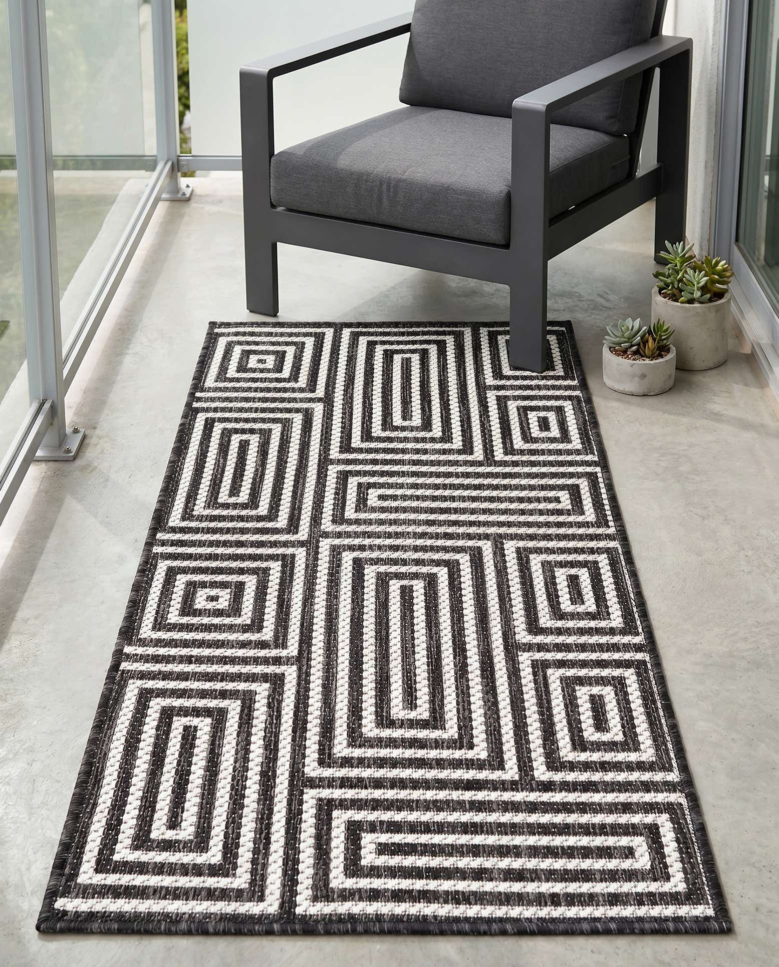 2' x 4' Easy-Clean Modern Indoor / Outdoor Runner Rug