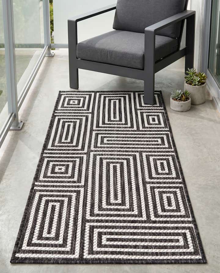 2' x 4' Easy-Clean Modern Indoor / Outdoor Runner Rug