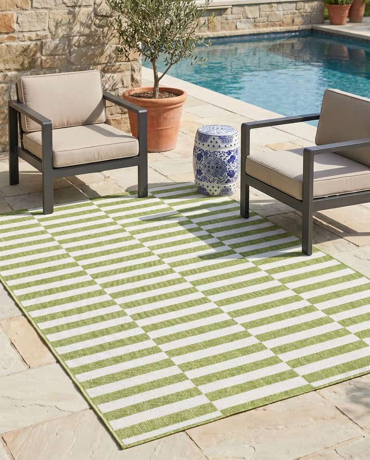 4' x 6' Easy-Clean Striped Indoor / Outdoor Rug