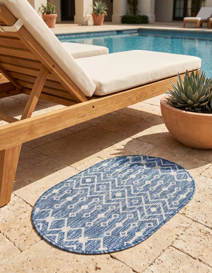 Detail image of 2' x 3' Easy-Clean Trellis Indoor / Outdoor Oval Rug