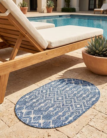 2' x 3' Easy-Clean Lattice Indoor / Outdoor Oval Rug