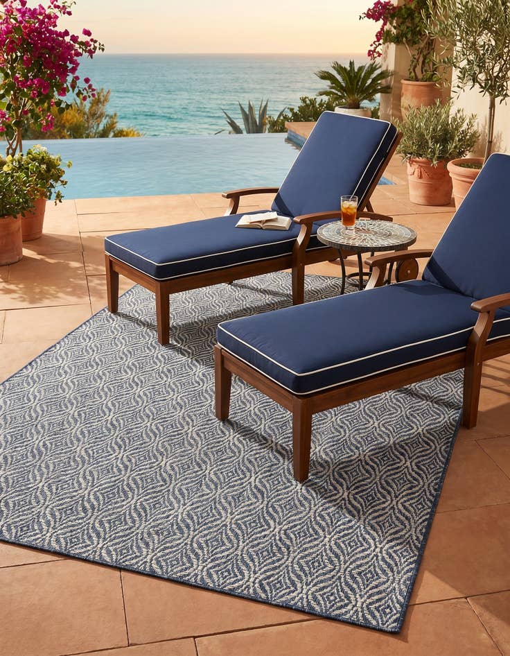 Detail image of 5' 3 x 8' Easy-Clean Lattice Indoor / Outdoor Rug