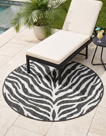 White Easy-Clean Safari Indoor / Outdoor Round Rug