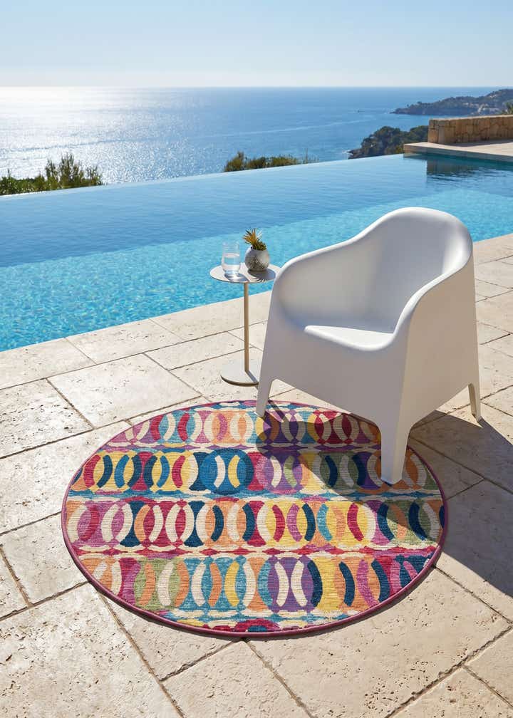 3' 3 x 3' 3 Easy-Clean Modern Indoor / Outdoor Round Rug