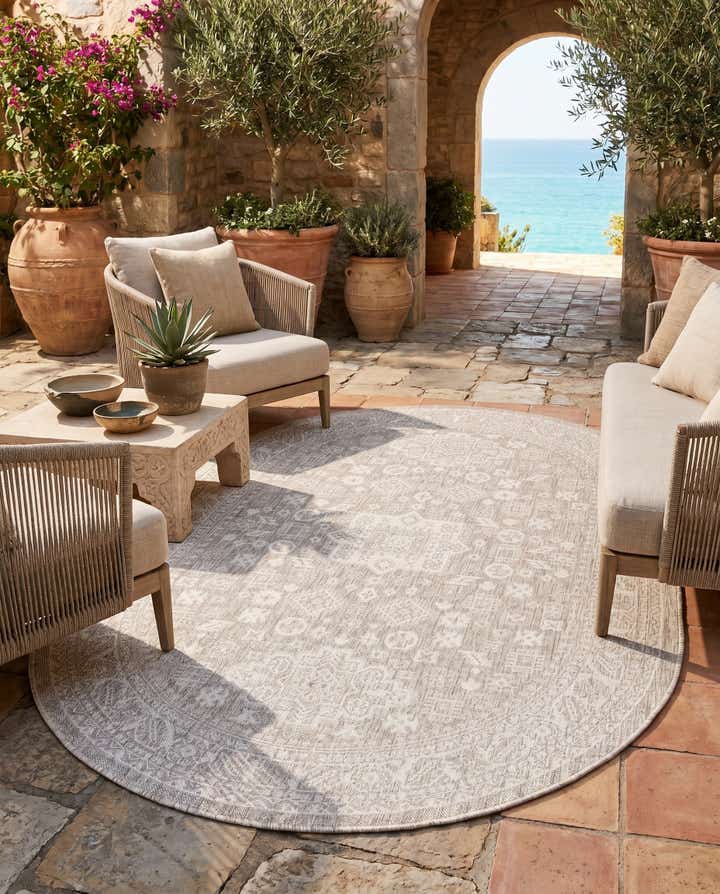 5' 3 x 8' Easy-Clean Aztec Indoor / Outdoor Oval Rug