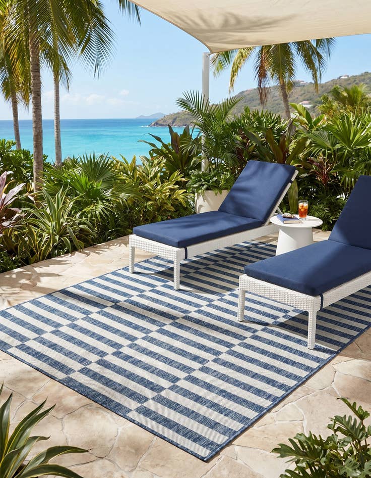 Detail image of 5' 3 x 7' Easy-Clean Ribbon Indoor / Outdoor Rug