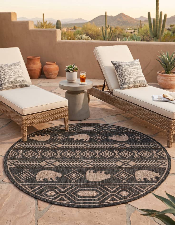 Detail image of 5' 3 x 5' 3 Easy-Clean Southwestern Indoor / Outdoor Round Rug