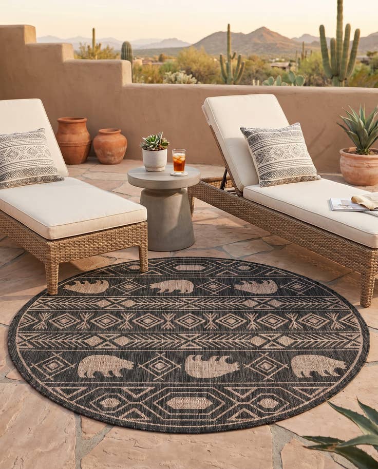 Detail image of 5' 3 x 5' 3 Easy-Clean Southwestern Indoor / Outdoor Round Rug