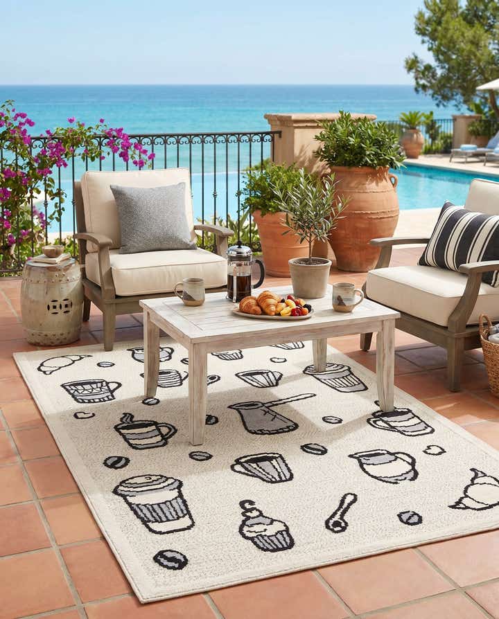 5' 3 x 7' 7 Easy-Clean Indoor / Outdoor Rug