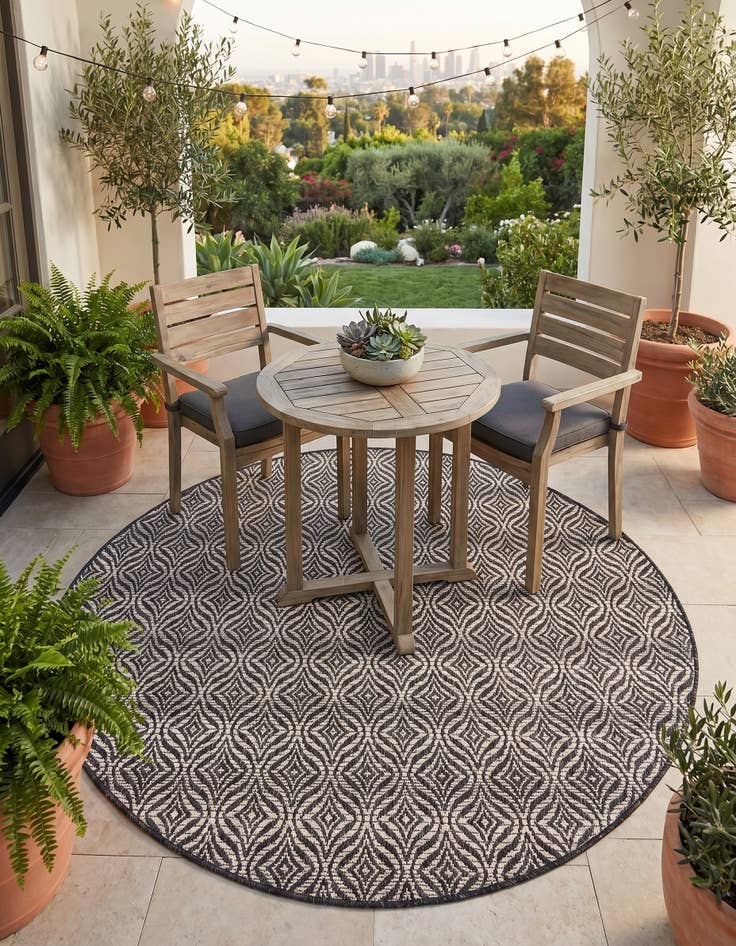 Detail image of 5' 3 x 5' 3 Easy-Clean Trellis Indoor / Outdoor Round Rug