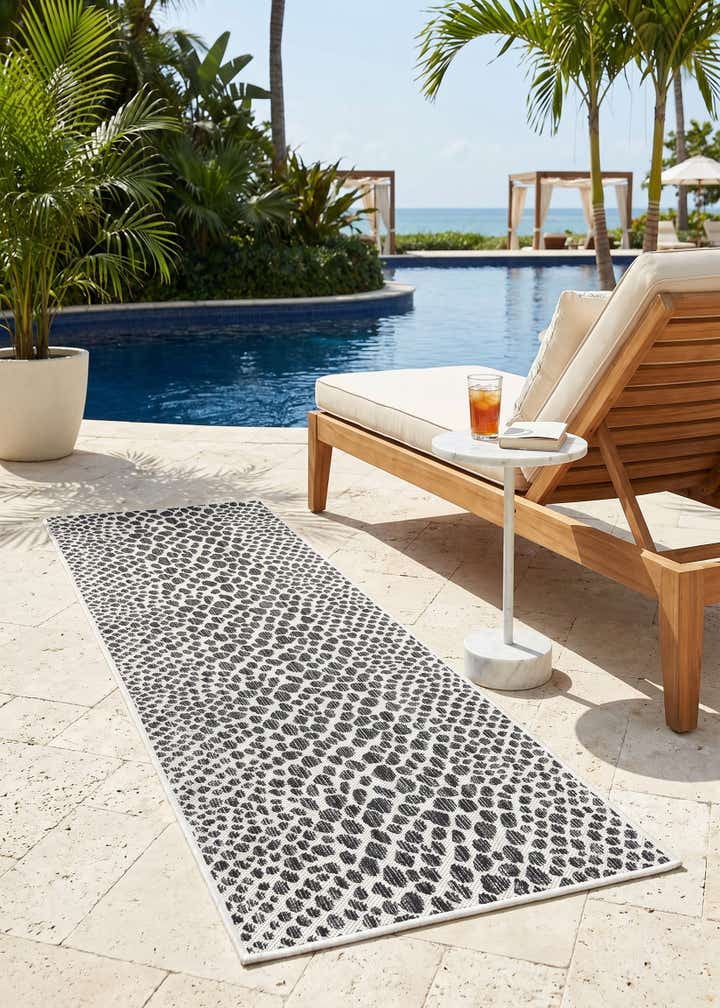 2' x 6' Easy-Clean Jill Zarin Cape Town Indoor / Outdoor Runner Rug