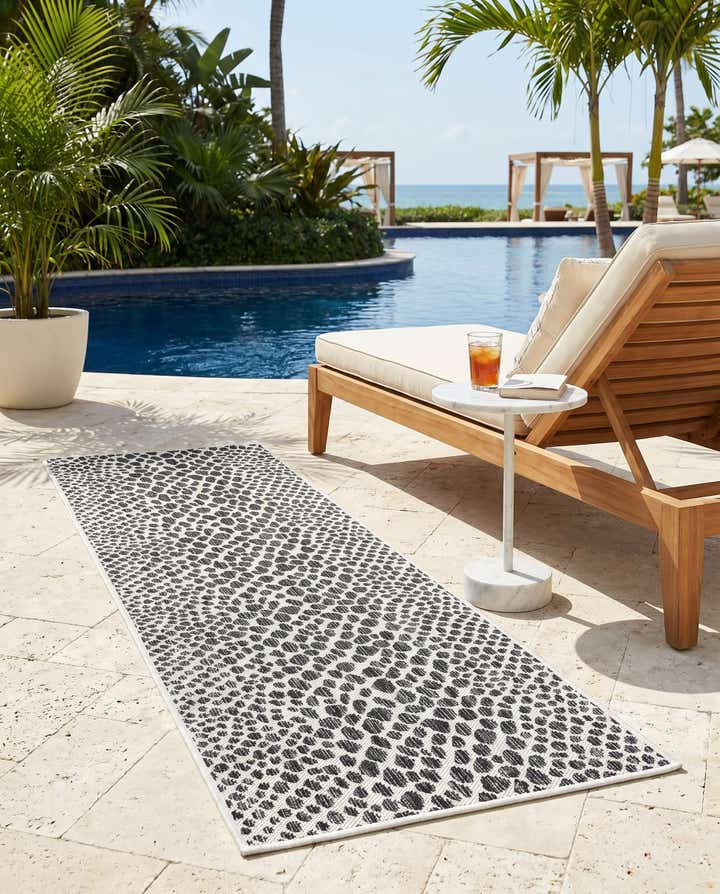 2' x 6' Easy-Clean Jill Zarin Cape Town Indoor / Outdoor Runner Rug