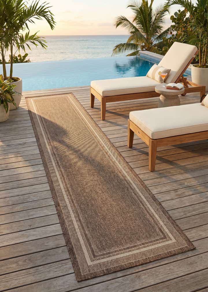 2' 7 x 12' Easy-Clean Border Indoor / Outdoor Runner Rug