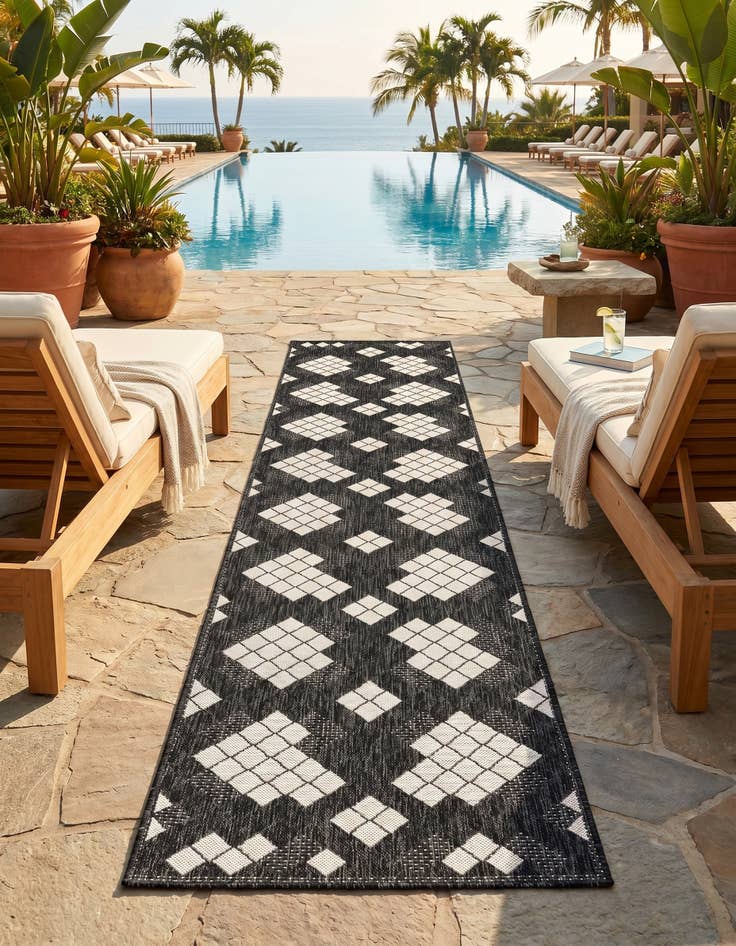 Detail image of 2' 7 x 12' Easy-Clean Modern Indoor / Outdoor Runner Rug