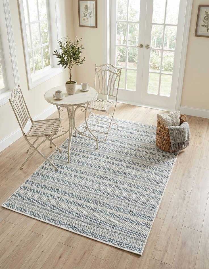 Detail image of 3' x 5' 3 Easy-Clean Striped Indoor / Outdoor Rug