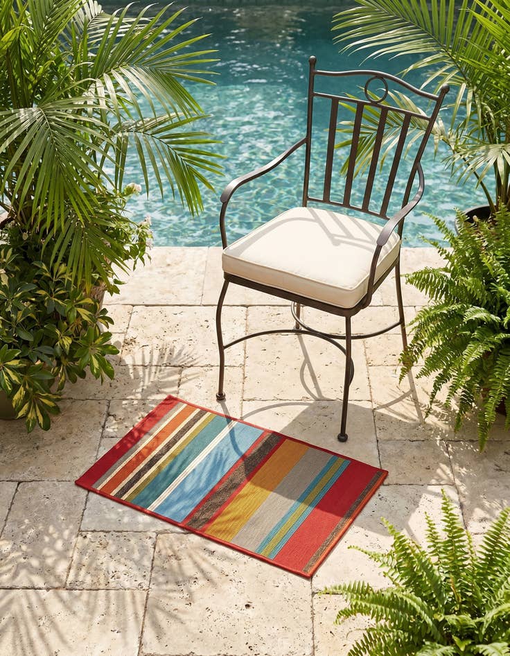 Detail image of 2' x 3' Easy-Clean Modern Indoor / Outdoor Rug