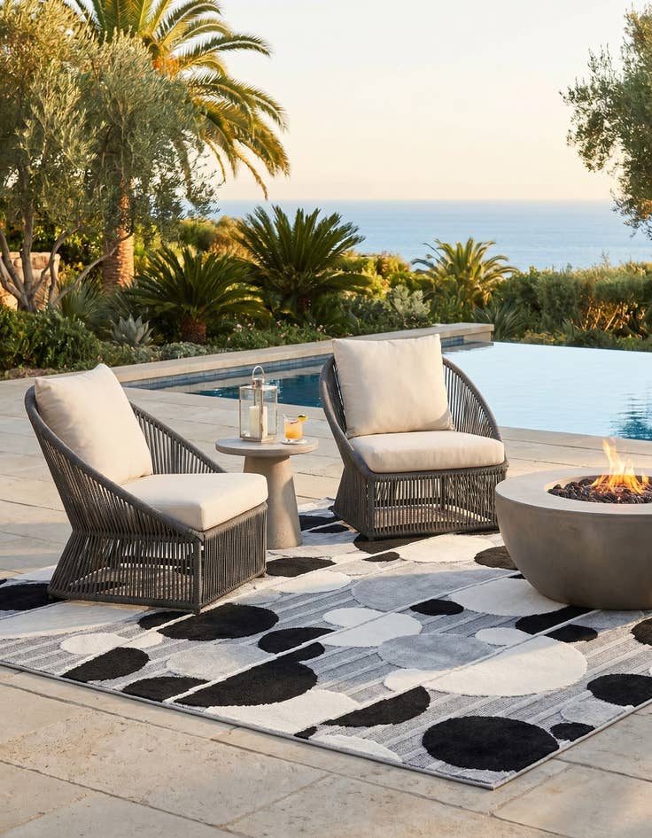 Detail image of 5' 3 x 7' 7 Easy-Clean Indoor / Outdoor Rug