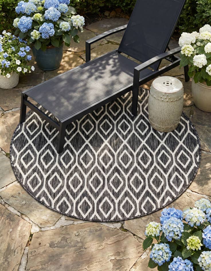 Detail image of 4' x 4' Easy-Clean Jill Zarin Turks and Caicos Indoor / Outdoor Round Rug