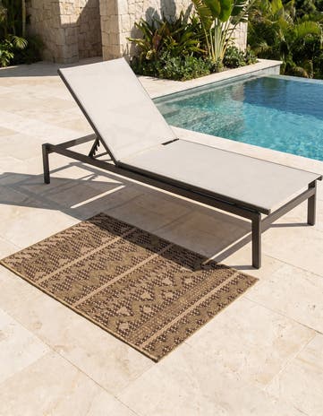 2' x 3' Easy-Clean Modern Indoor / Outdoor Rug