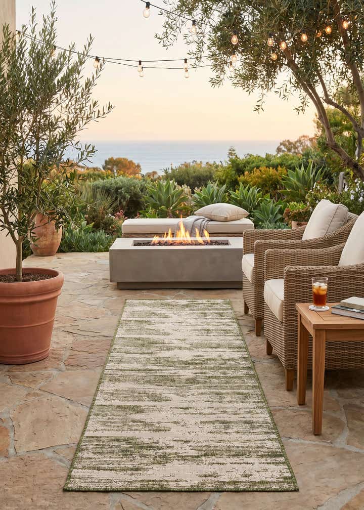 2' 7 x 10' Easy-Clean Modern Indoor / Outdoor Runner Rug