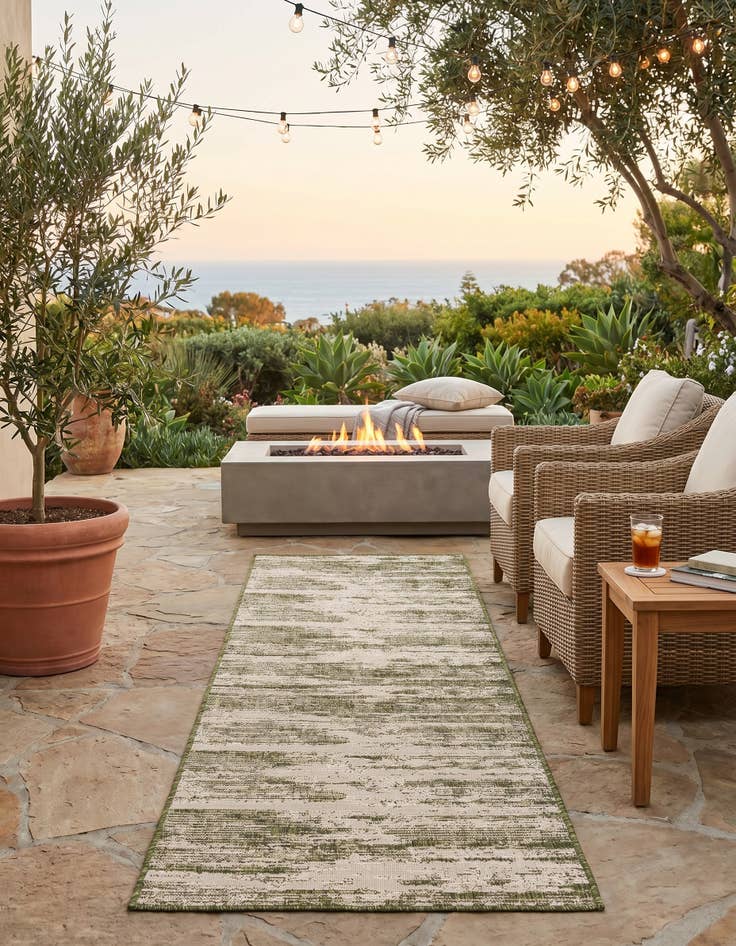 Detail image of 2' 7 x 10' Easy-Clean Modern Indoor / Outdoor Runner Rug