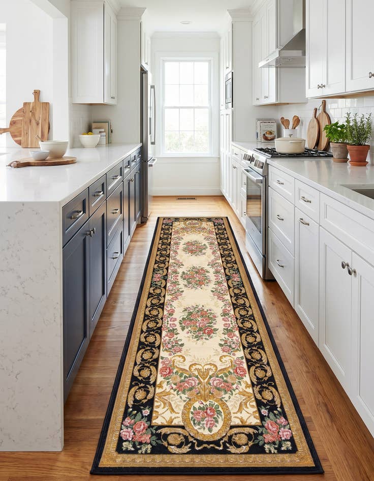 Detail image of 2' 7 x 10' Easy-Clean Traditional Indoor / Outdoor Runner Rug