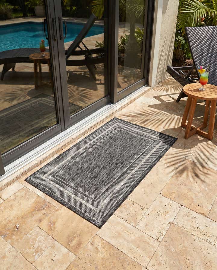 2' x 3' 1 Easy-Clean Border Indoor / Outdoor Rug