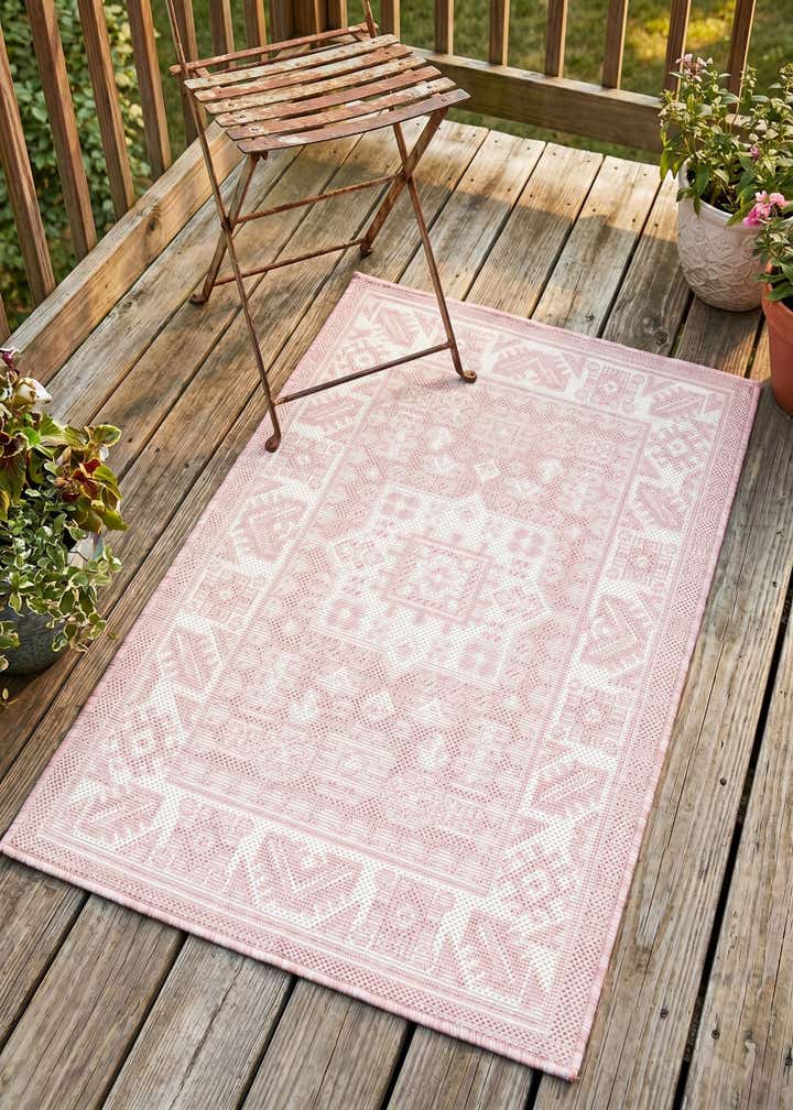 2' x 3' Easy-Clean Aztec Indoor / Outdoor Rug