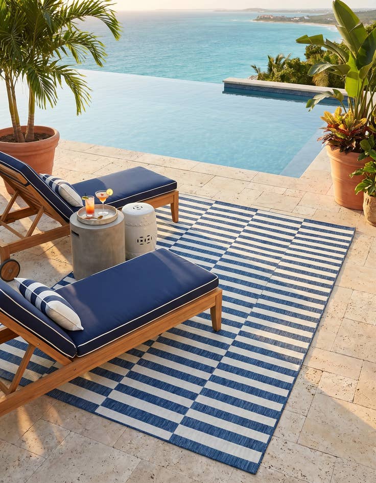 Detail image of 7' 10 x 11' Easy-Clean Ribbon Indoor / Outdoor Rug