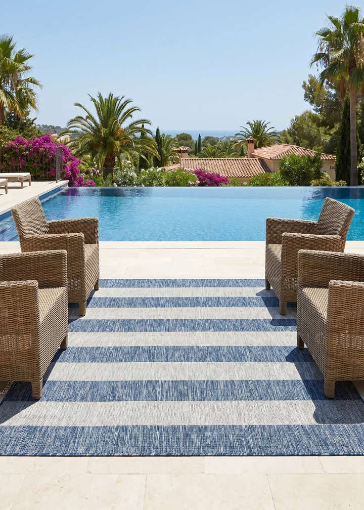 6' x 6' Easy-Clean Ribbon Indoor / Outdoor Square Rug