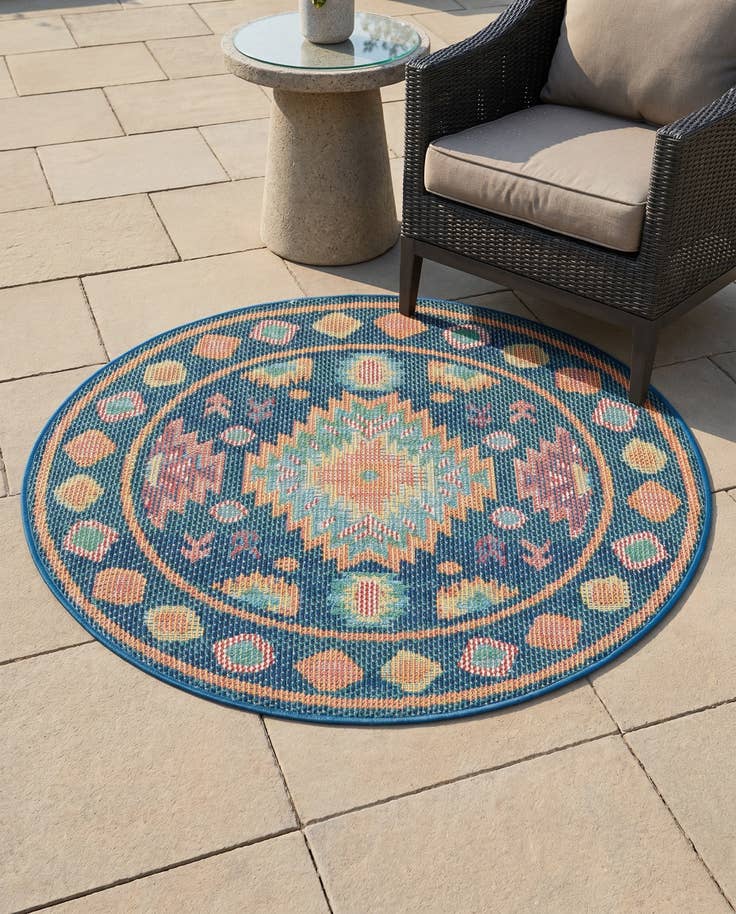 Detail image of 3' 3 x 3' 3 Easy-Clean Baja Indoor / Outdoor Round Rug