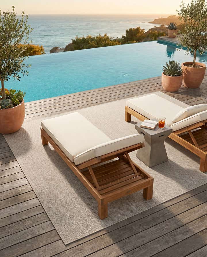 9' x 12' Easy-Clean Solid Indoor / Outdoor Rug