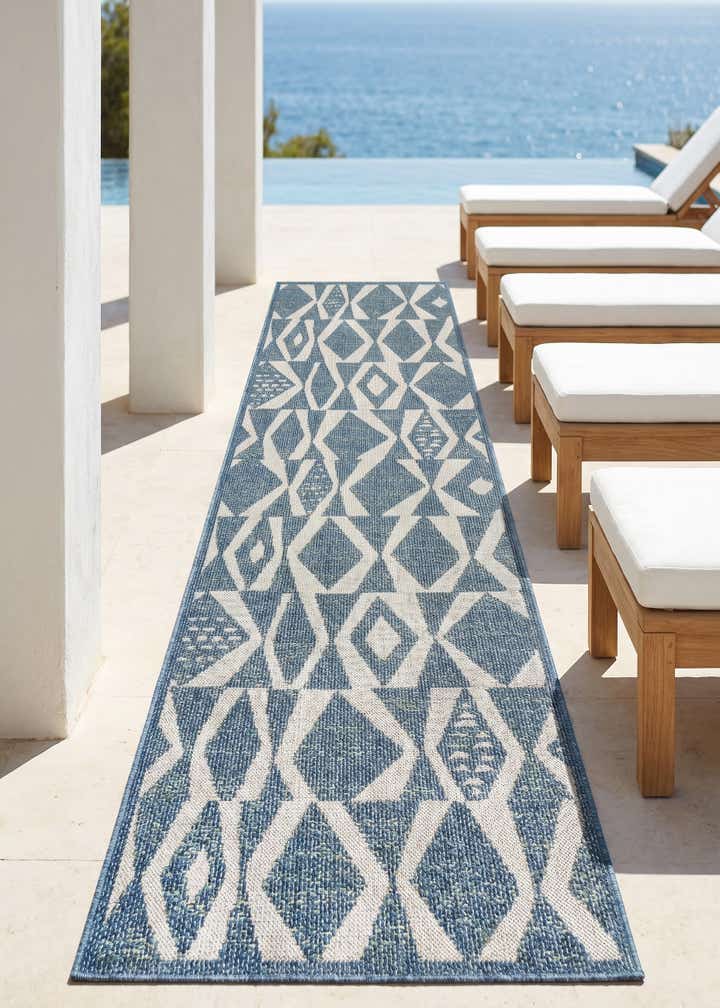 2' 7 x 10' Easy-Clean Baja Indoor / Outdoor Runner Rug