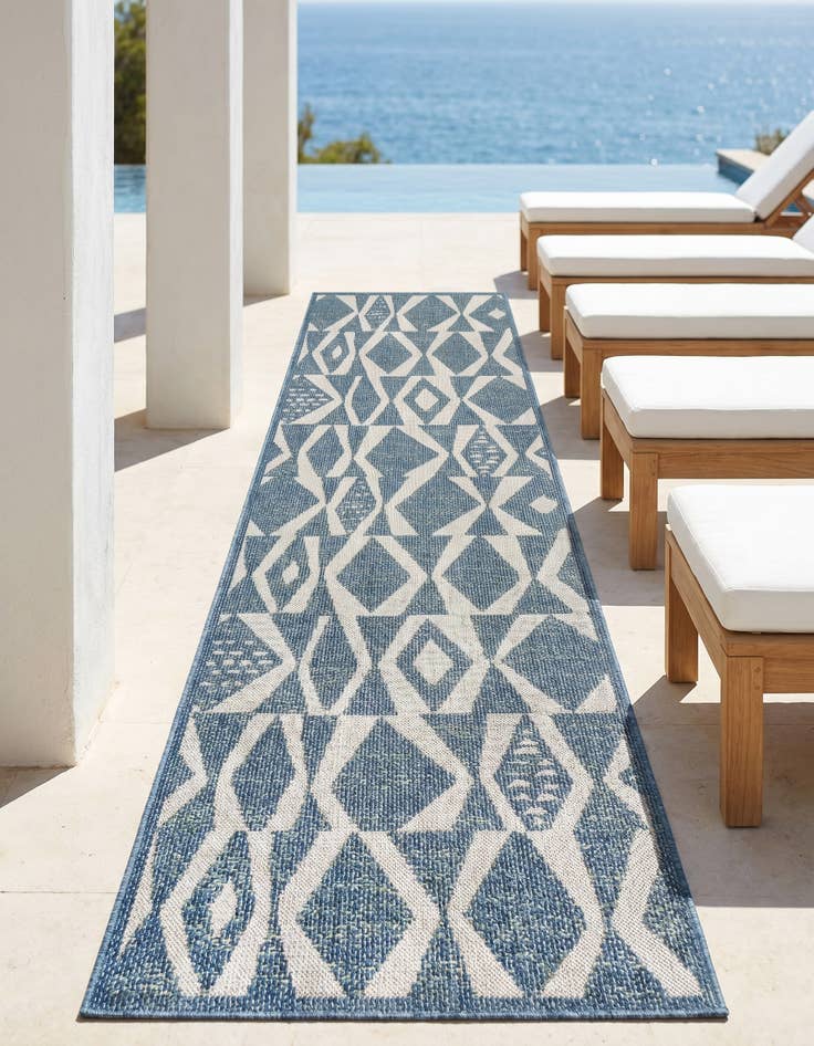 Detail image of 2' 7 x 10' Easy-Clean Baja Indoor / Outdoor Runner Rug
