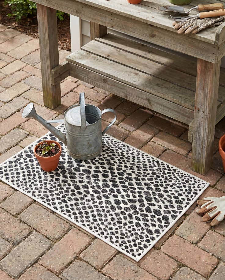 Detail image of 2' x 3' Easy-Clean Jill Zarin Cape Town Indoor / Outdoor Rug