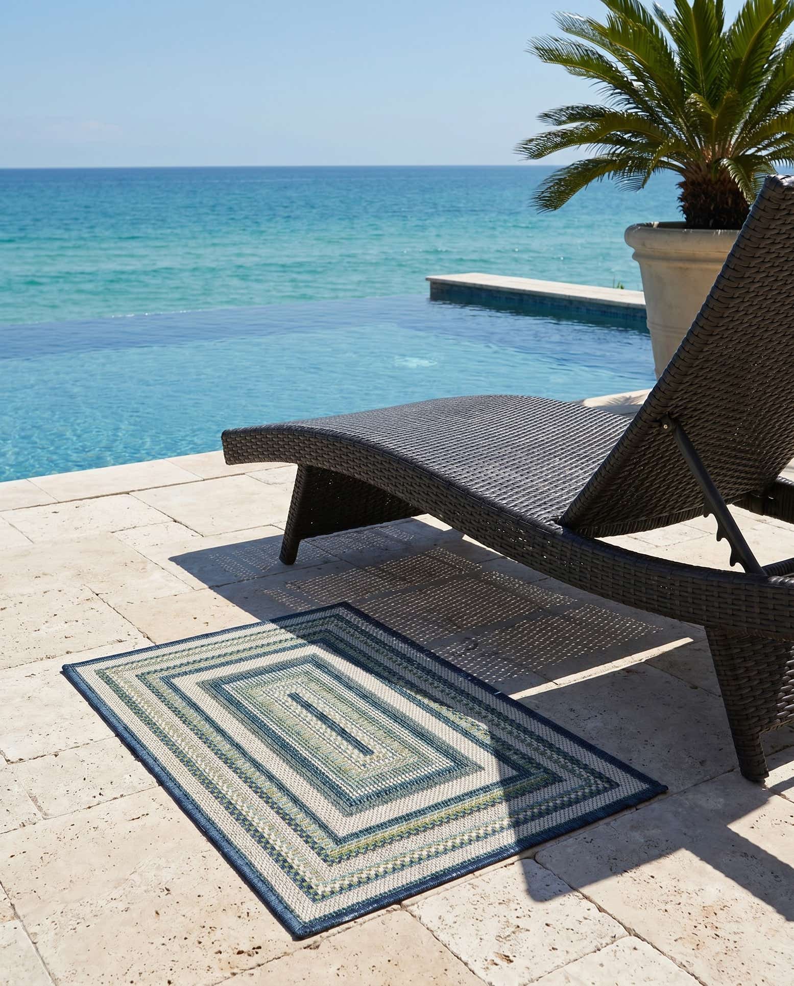2' x 3' Easy-Clean Baja Indoor / Outdoor Rug