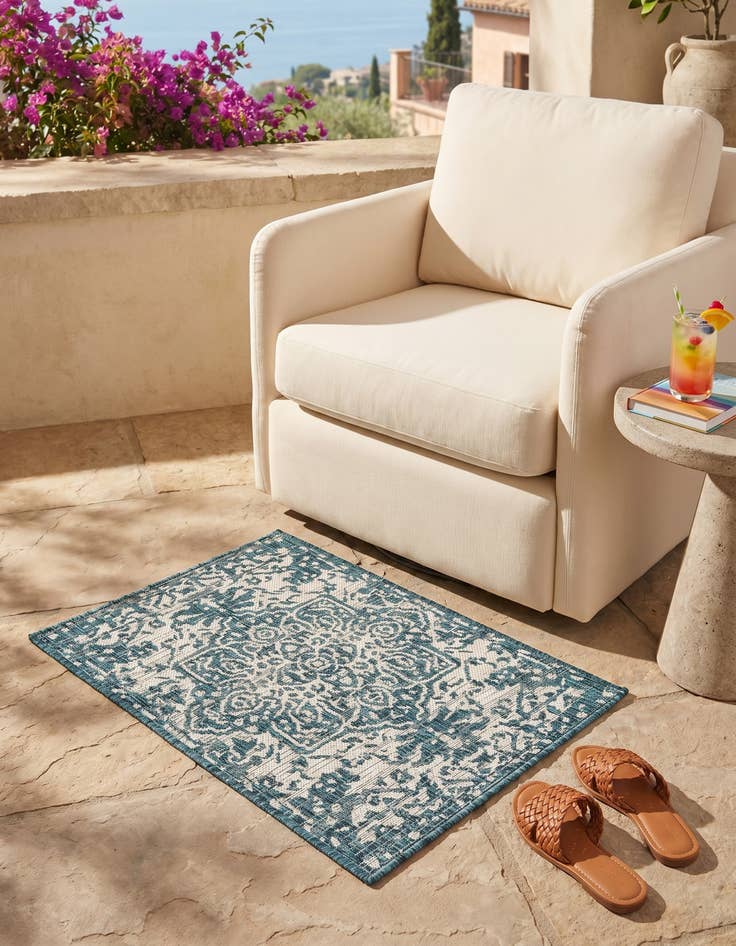 Detail image of 2' x 3' Easy-Clean Jill Zarin Dubai Indoor / Outdoor Rug