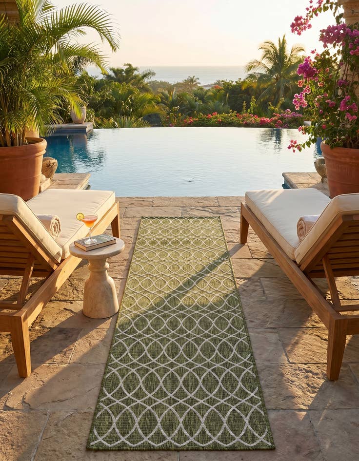 Detail image of 2' 7 x 10' Easy-Clean Trellis Indoor / Outdoor Runner Rug