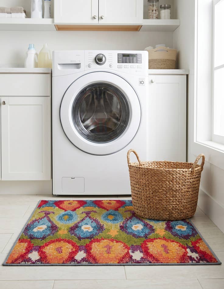 Detail image of 2' 2 x 3' Easy-Clean Modern Indoor / Outdoor Rug