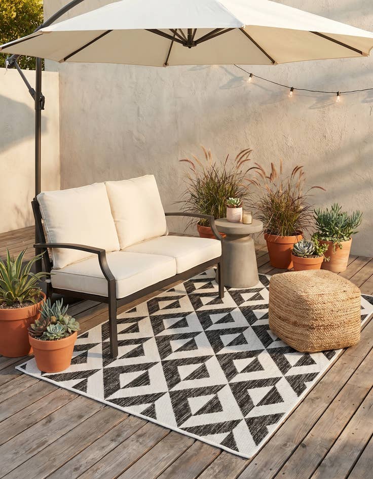 Detail image of 3' x 5' 3 Easy-Clean Jill Zarin Napa Indoor / Outdoor Rug