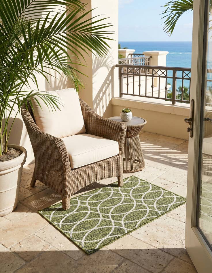 Detail image of 2' x 3' Easy-Clean Lattice Indoor / Outdoor Rug