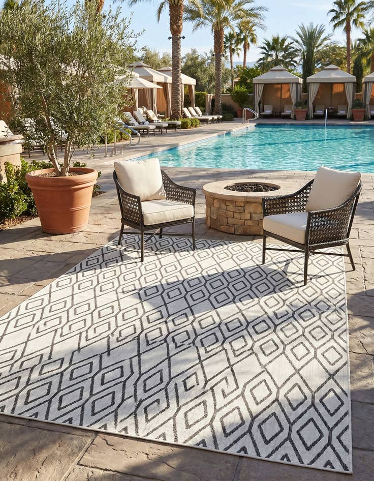 Detail image of 9' x 12' Easy-Clean Jill Zarin Turks and Caicos Indoor / Outdoor Rug