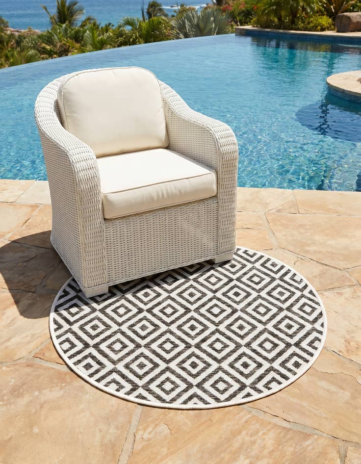 Detail image of 3' x 3' Easy-Clean Jill Zarin Costa Rica Indoor / Outdoor Round Rug