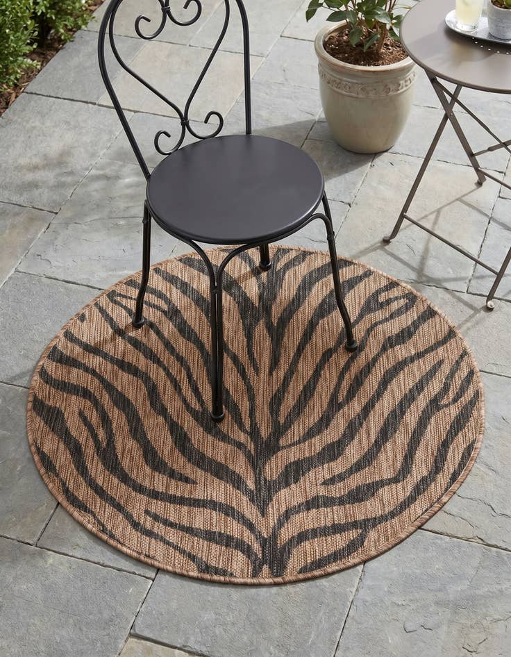 Detail image of 3' x 3' Easy-Clean Safari Indoor / Outdoor Round Rug