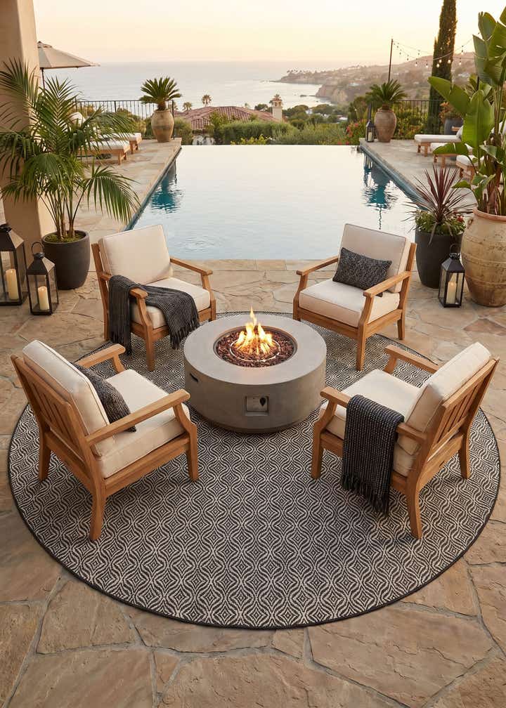 10' x 10' Easy-Clean Trellis Indoor / Outdoor Round Rug