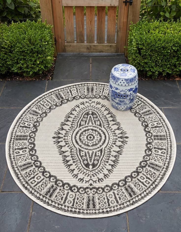 Detail image of 3' x 3' Easy-Clean Traditional Indoor / Outdoor Round Rug