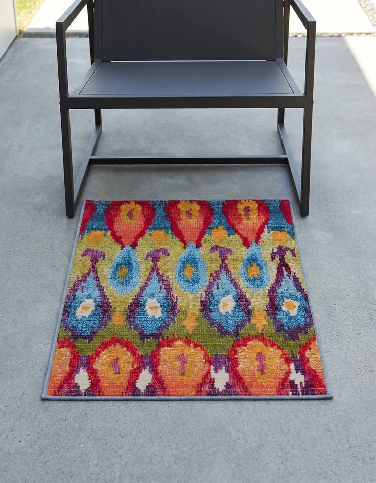 Detail image of 2' 2 x 3' Easy-Clean Modern Indoor / Outdoor Rug