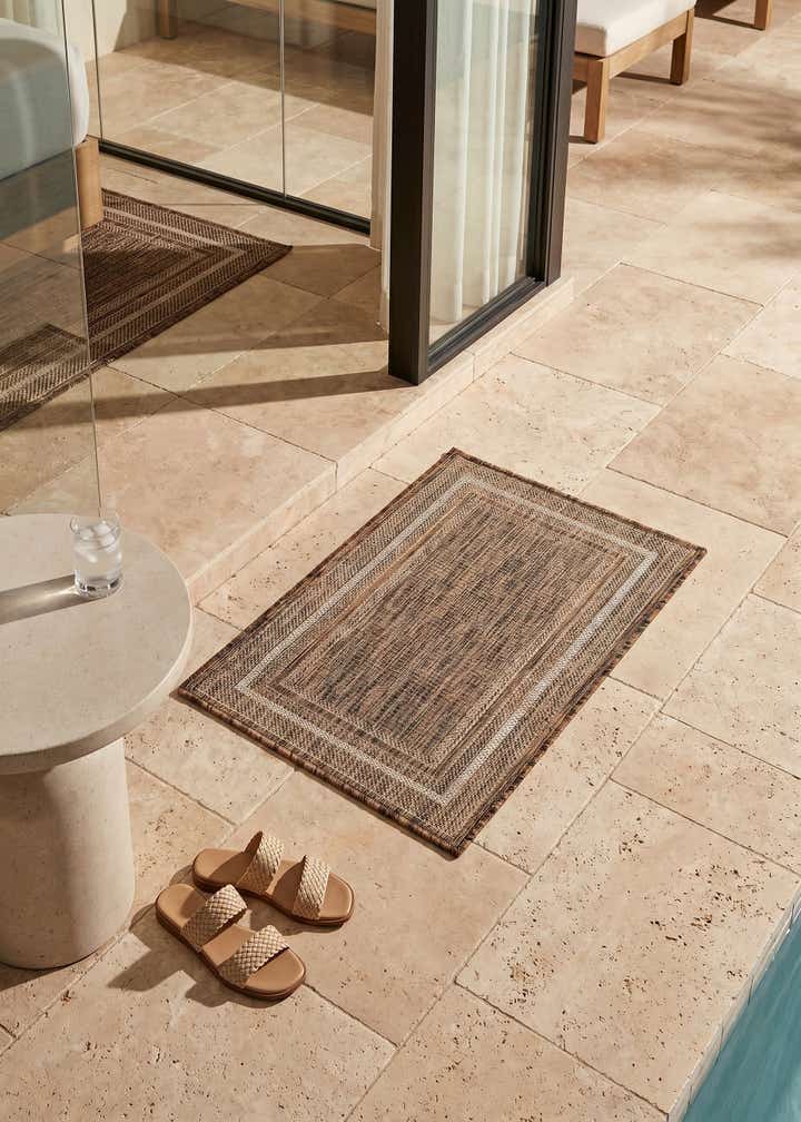 2' x 3' 1 Easy-Clean Border Indoor / Outdoor Rug